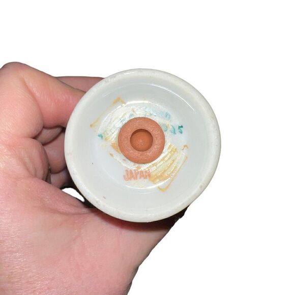 Vintage Mid Century made in Japan rose salt and pepper shakers with gold tops - Picture 3 of 10